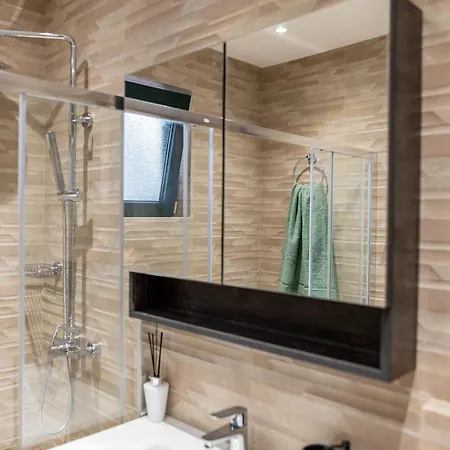 Niotis House - Elegance & Comfort In The İstanköy